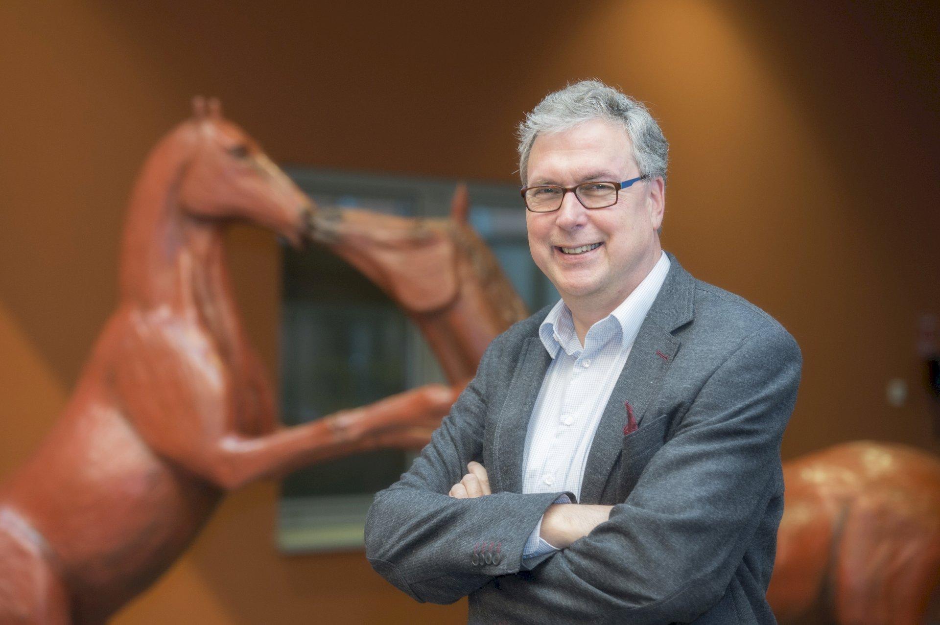 Professor Bert Niesters: meer connectiviteit in het lab