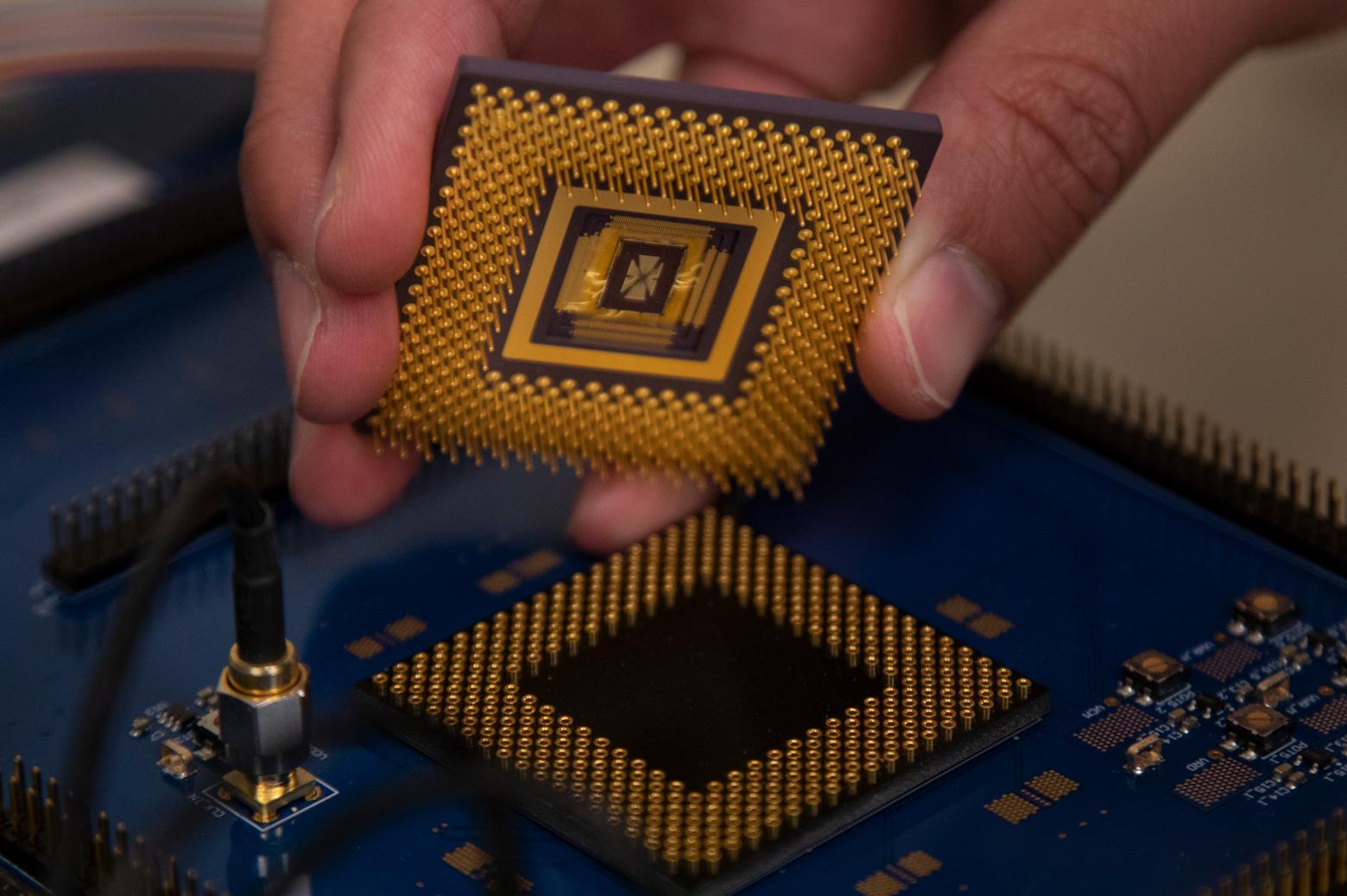 Programmeerbare memristor-chip biedt kansen voor kunstmatige intelligentie